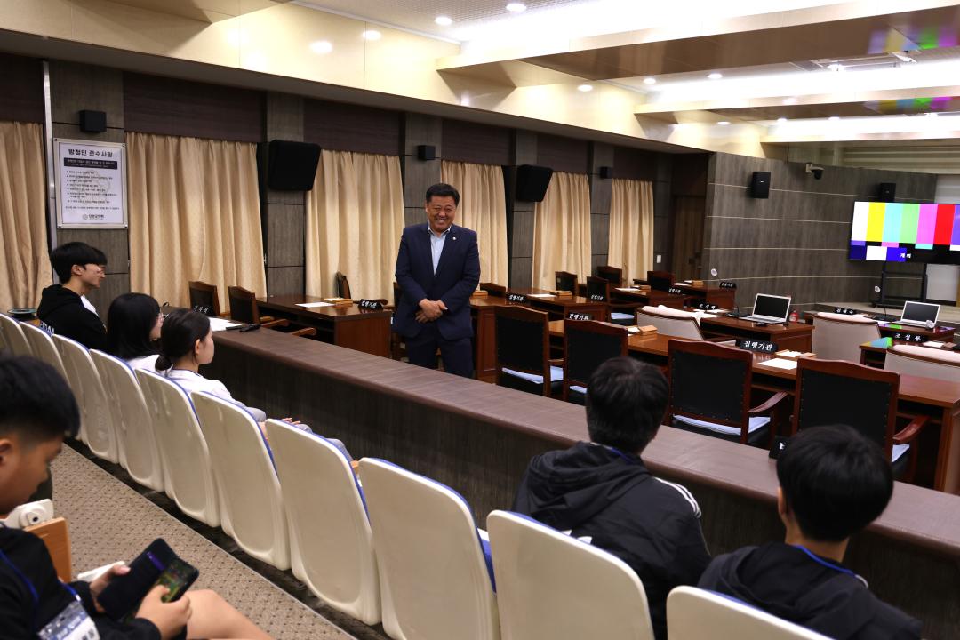 '2024 소백산중학교 모의의정' 게시글의 사진(4) '7.9. 소백산중학교 모의의정 (3).JPG'