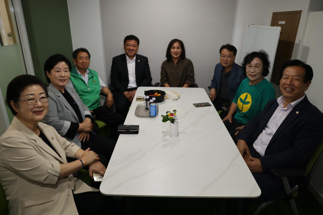 '새마을회 피서지 문고 격려 방문' 게시글의 사진(1) '새마을회 피서지 문고 격려 방문 (4).JPG'