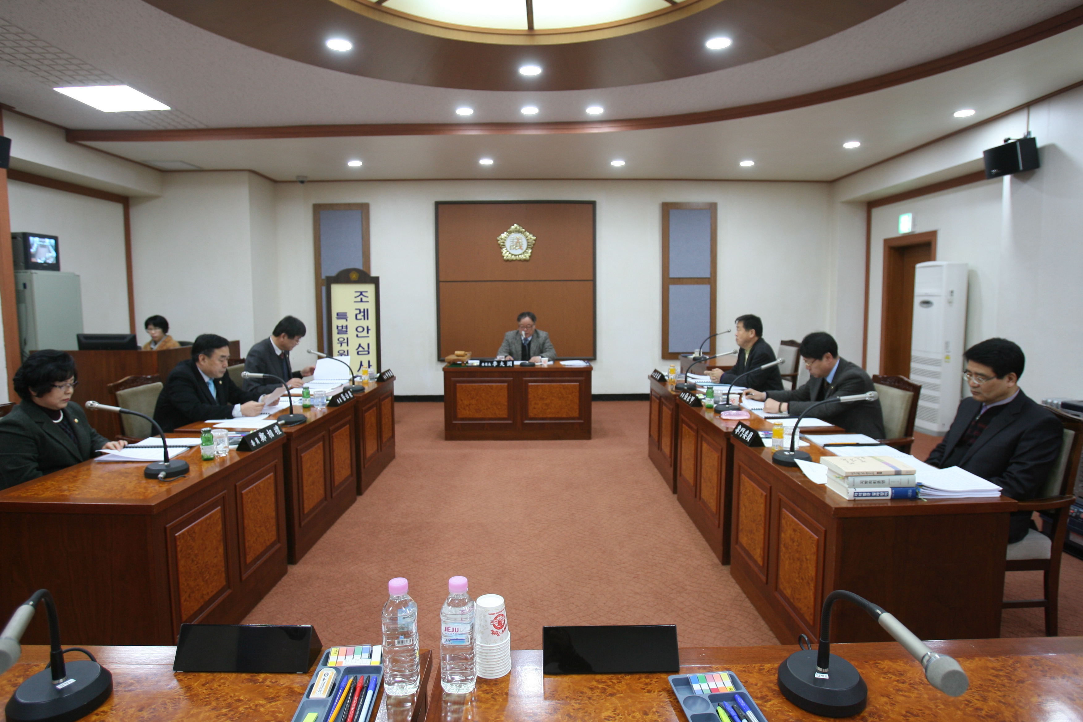 '제208회 임시회 \\\"조례안심사 특별위원회\\\" 활동' 게시글의 사진(2) '2.13.제208회 임시회 조례특위 (3).JPG' '제208회 임시회 \\\"조례안심사 특별위원회\\\" 활동' 게시글의 사진(2) '2.13.제208회 임시회 조례특위 (3).JPG'