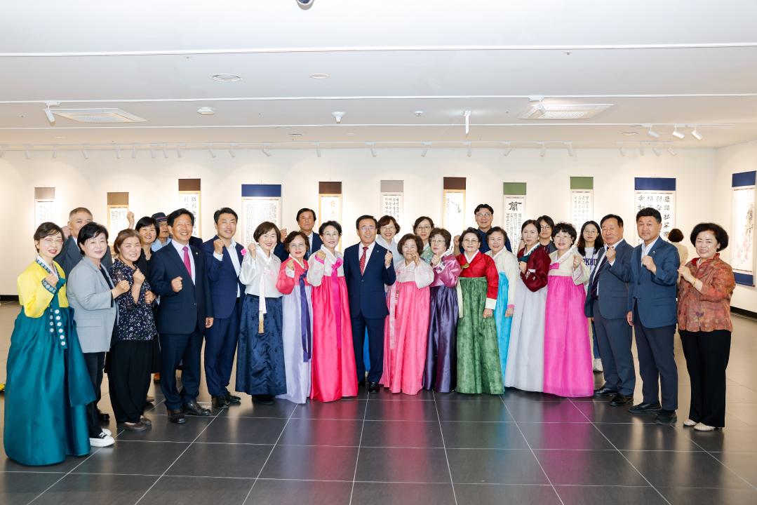 '제41회 단양 소백산 철쭉제(단양연서회 작품 전시회)' 게시글의 사진(5) '5.22_연서회 작품 전시회_18.jpg'