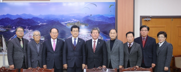 이시종도지사님 단양군의회 방문 기념촬영