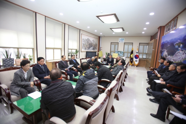 매포 공해대책위원회 위원들 면담
