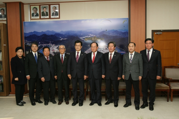 이시종도지사 단양군의회 방문