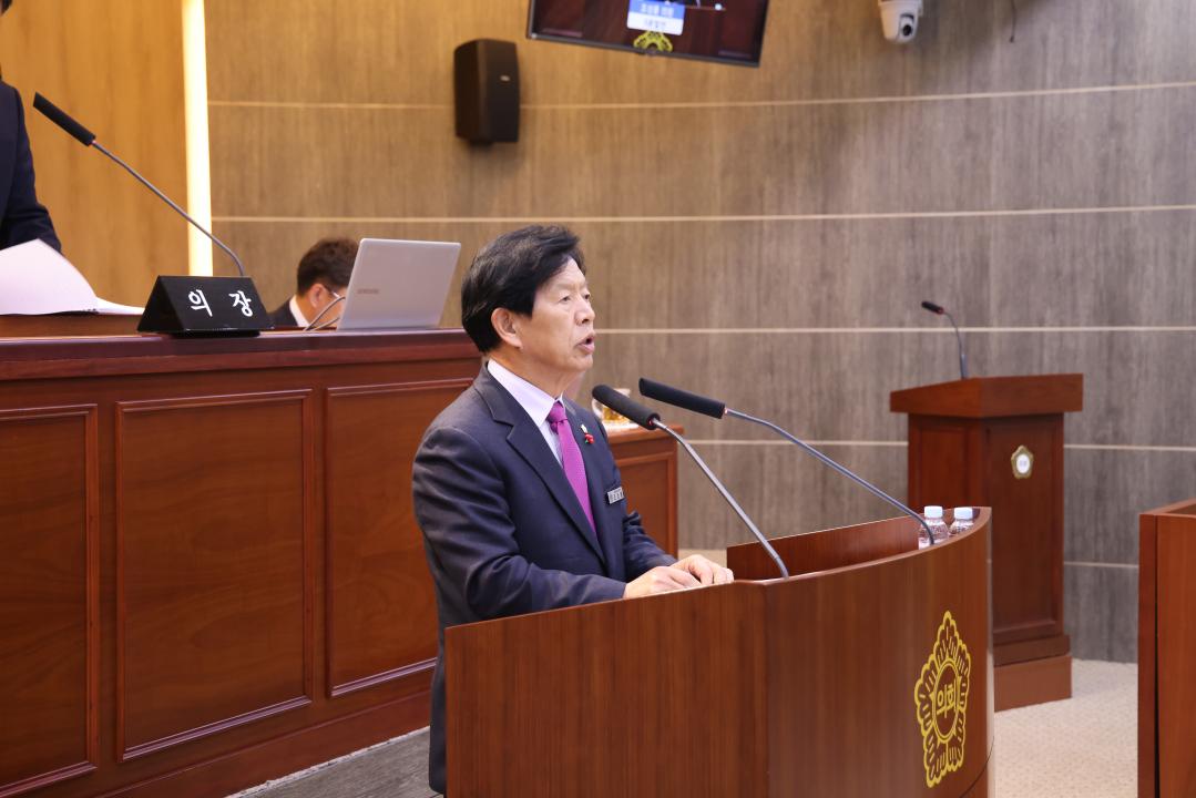 '단양군의회 조성룡 의원, ‘노인 복지 실현을 위한 무료 급식소 확대 등’ 제안' 게시글의 사진(2) '5분자유발언(조성룡의원).JPG'